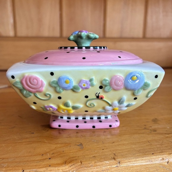 Mary Engelbreit Meadow Lidded Ceramic Box - Picture 1 of 10